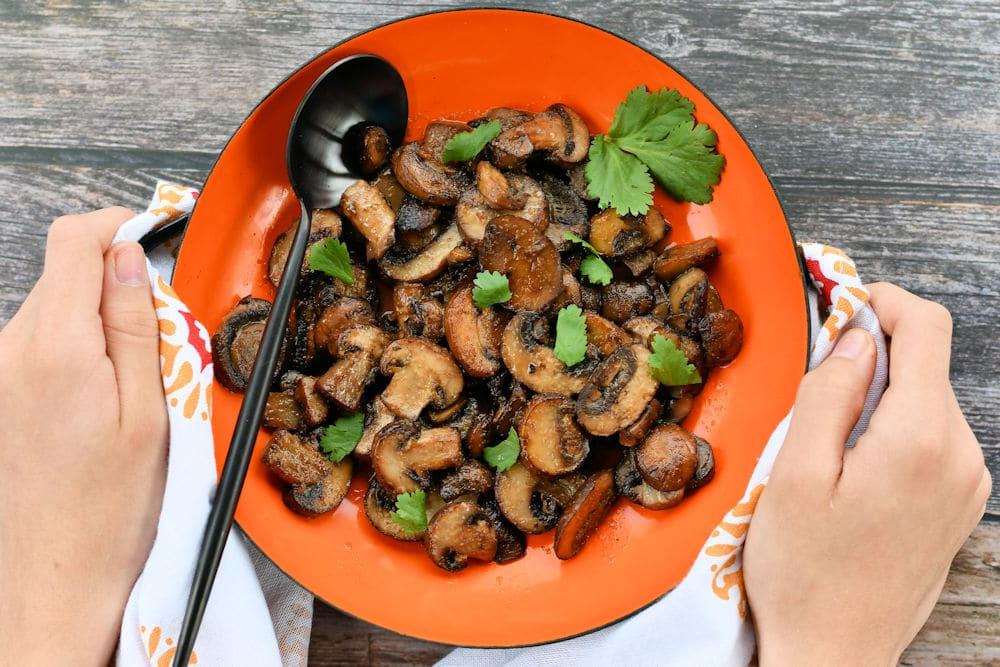24Bite: Sliced Baby Bella Mushrooms Sauteed in Wine Recipe by Christian Guzman