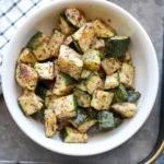 za'atar zucchini in plate on try with napkin