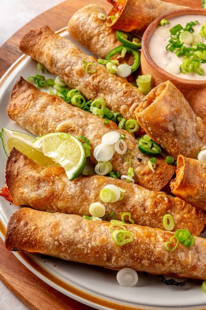 Barbekü ve Keçi Peynirli Tavuk Taquitos: Çıtır Çıtır Lezzet Şöleni!